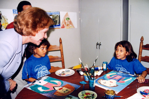 Former First Lady Mrs. Carter visits Abriendo Puertas, an Annie E. Casey Mental Health Initiative for Urban Children, Miami.